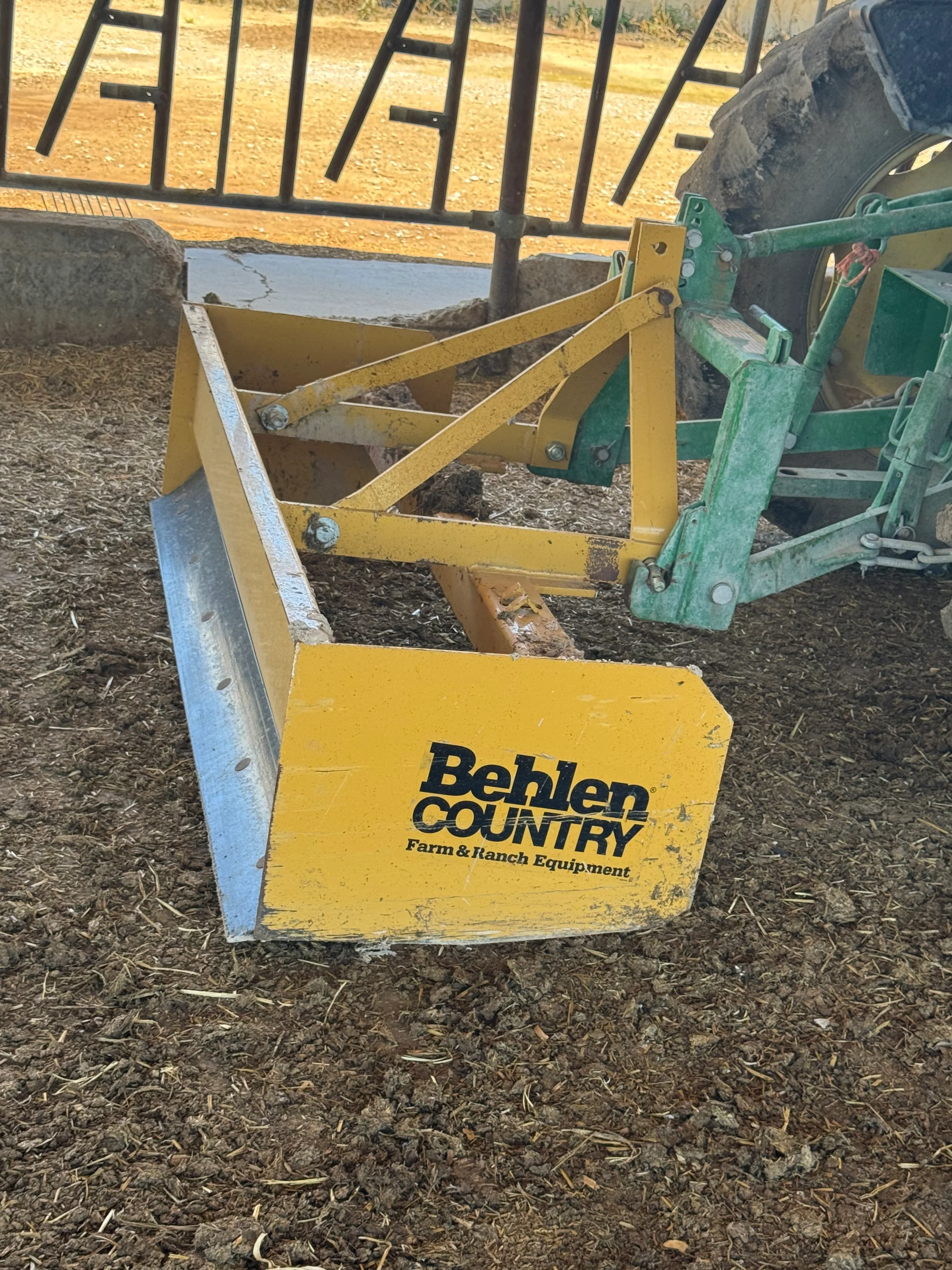 #DD2864 - John Deere Tractors(3) - NM - Image 4